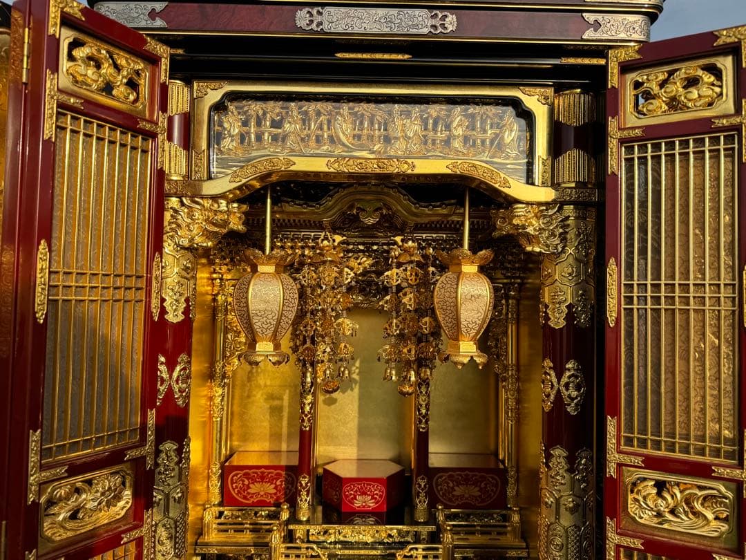 く*ま様 金箔装飾の伝統的な仏壇