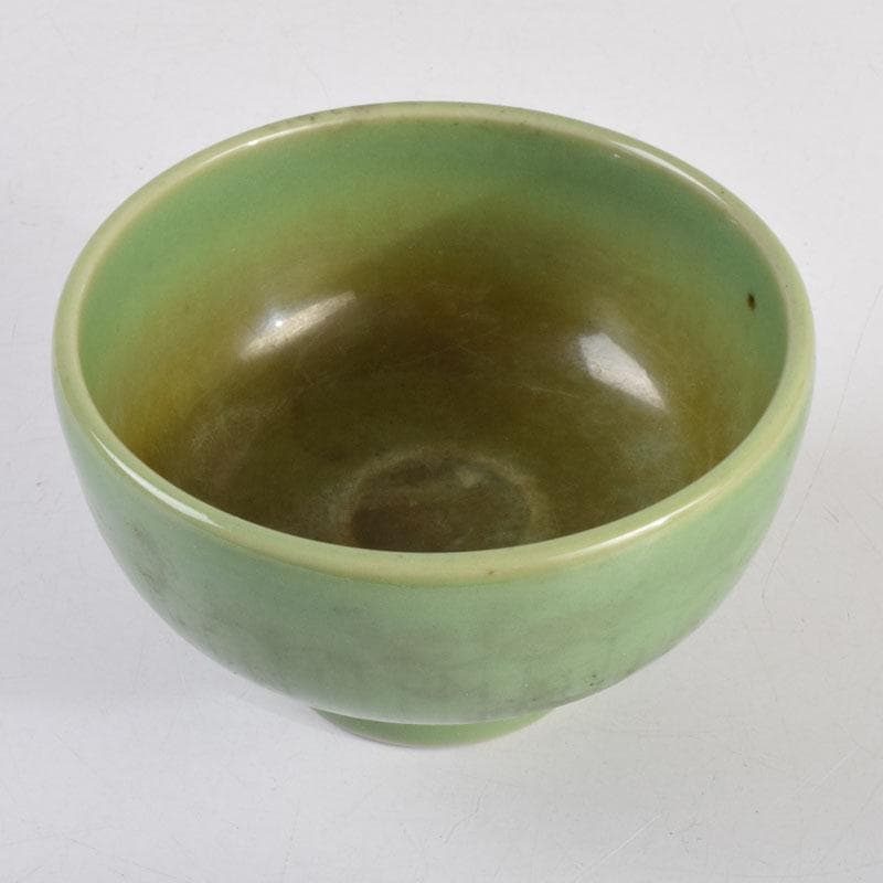 中国　龍泉窯　青磁人形手刻蓮弁文碗　V　8829