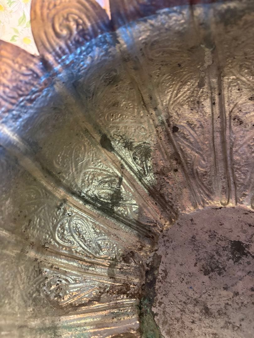 銅製容器、打ち出し模様、パキスタンで購入。