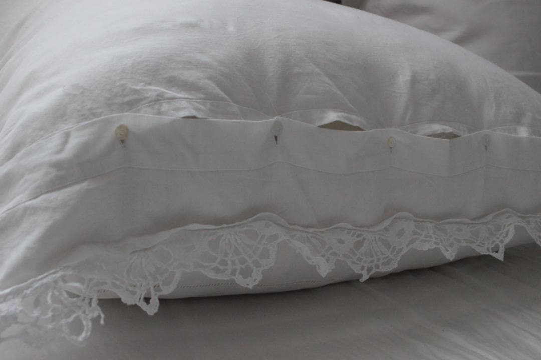 フランスアンティーク・クッションカバー \"J・C\"ドロンワーク/白糸刺繍