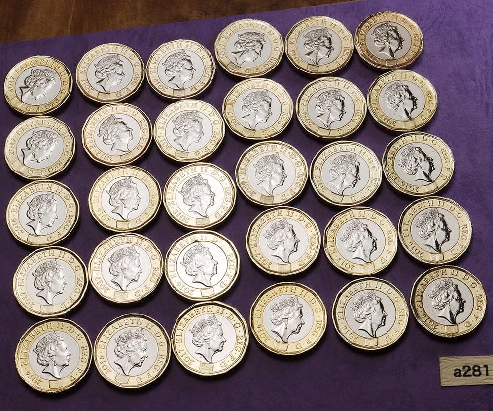 a281 イギリス　1ポンド　硬貨　　バイメタル　30枚まとめて　壮観！