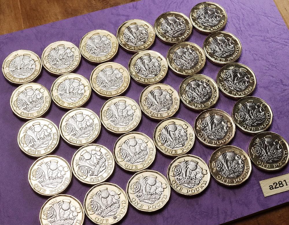 a281 イギリス　1ポンド　硬貨　　バイメタル　30枚まとめて　壮観！