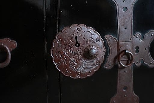 綺麗な丸金具庄内箪笥　扉付き　タンス　収納　古家具　古民家　時代家具