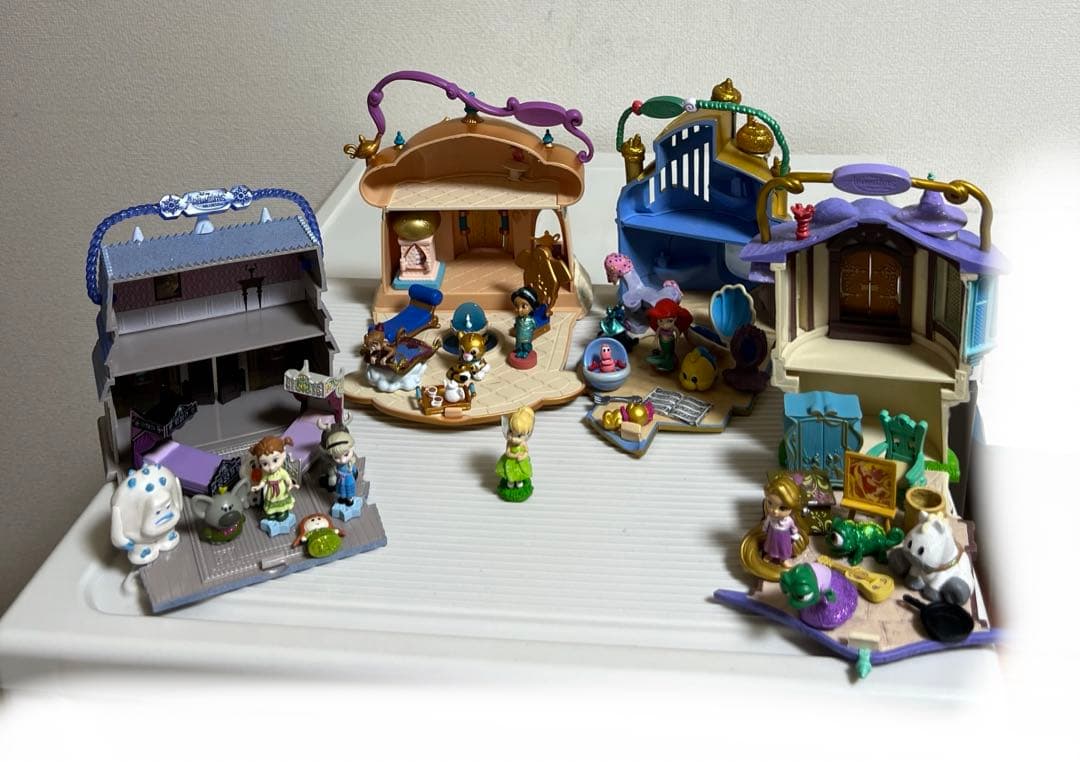ディズニー、アニメータードール（ミニ）アナ雪、アラジンのフィギュアとお家セット