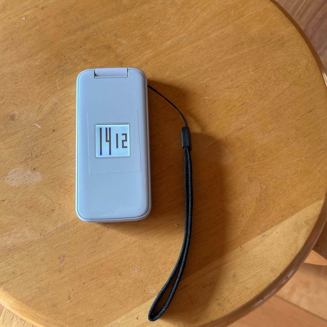 docomo らくらくホンF-01Mホワイト