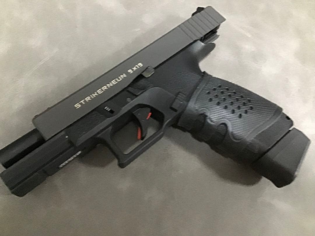 STRIKERNEUN 9 X19 CO2ガスガン　マルイマガジン付き