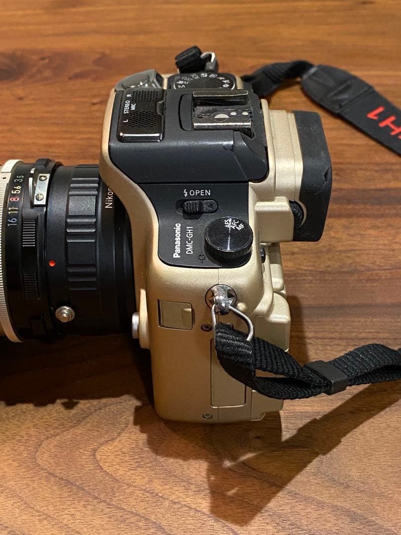 LUMIX GH1 ゴールド ミラーレス　ニコンオールドレンズf28 1:3.5