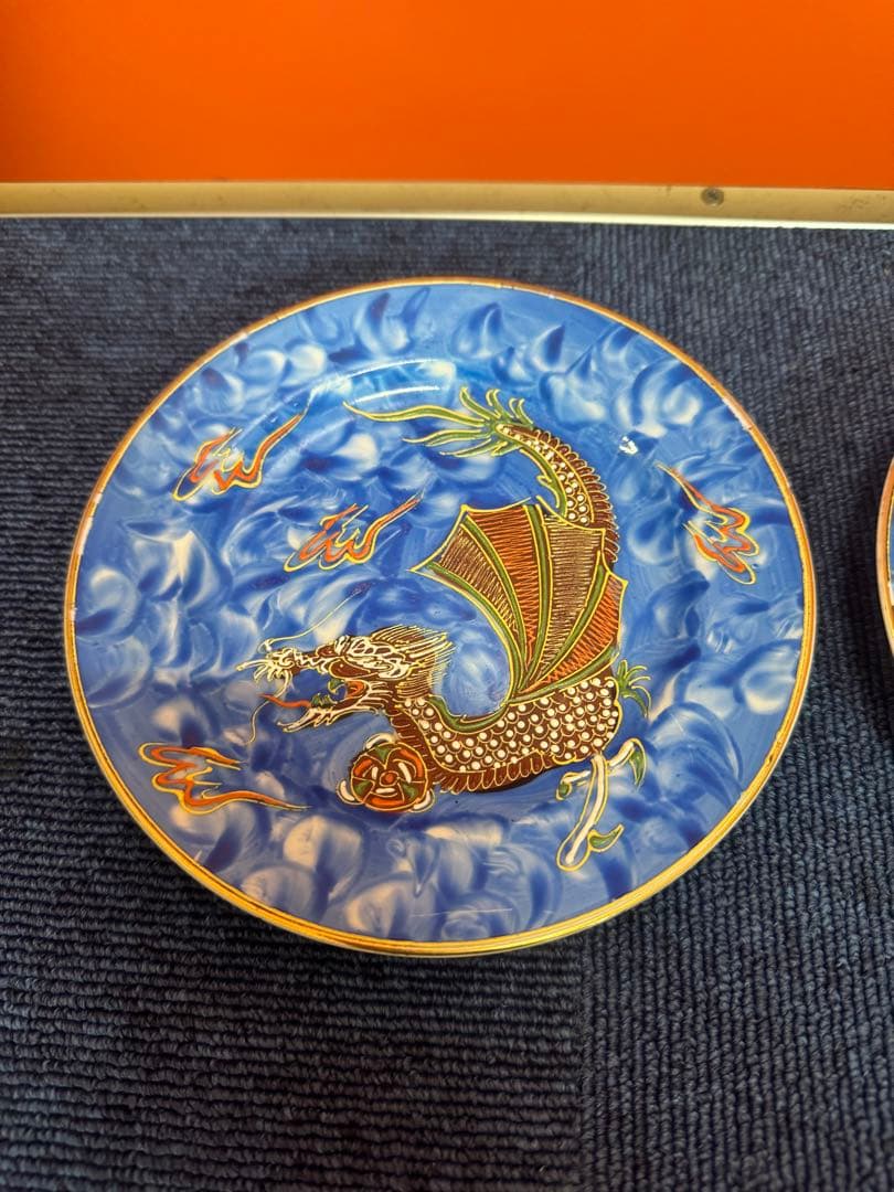 2008 オールドニッポン　金彩盛上泥漿龍図紋　皿　2客