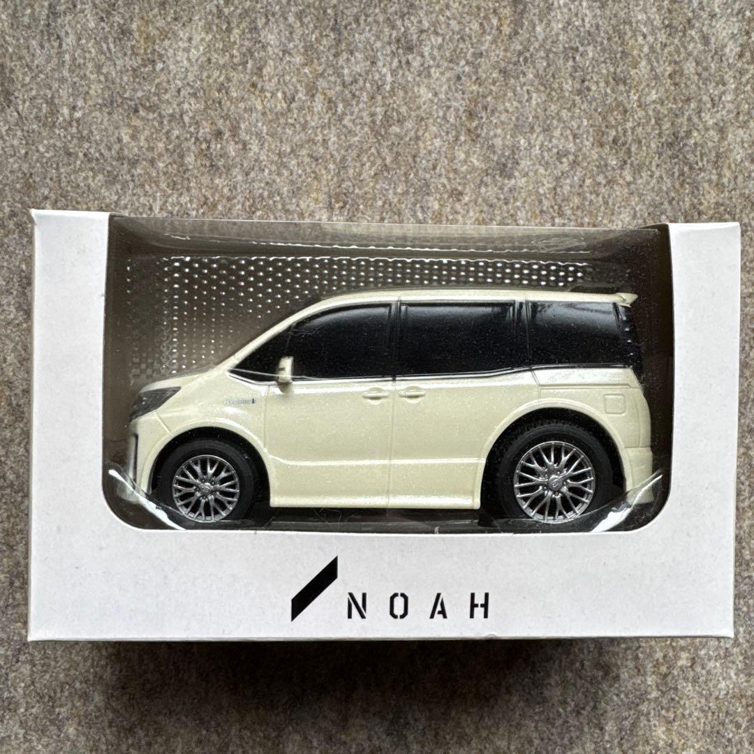 TOYOTA NOAH プルバックカー