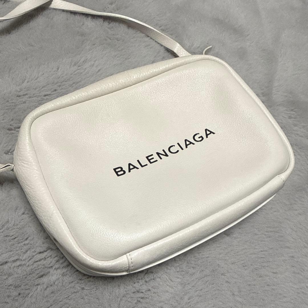 BALENCIAGA ホワイトショルダーバッグ