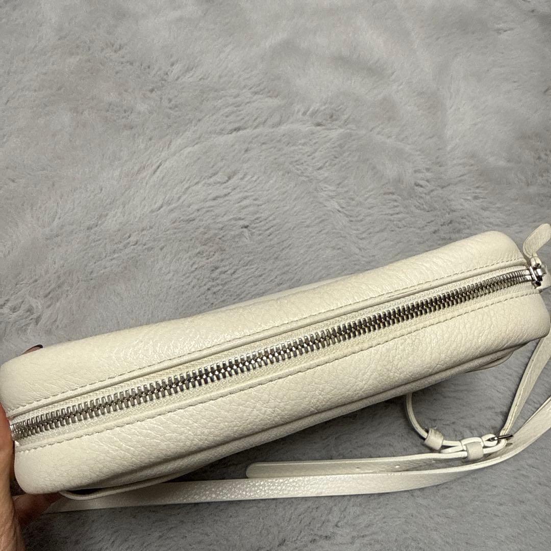 BALENCIAGA ホワイトショルダーバッグ