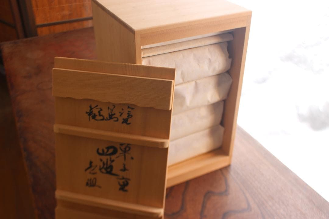 デッドストック！極上朱漆の美しい小ぶり四段重箱（検輪島塗懐石道具お重菓子重