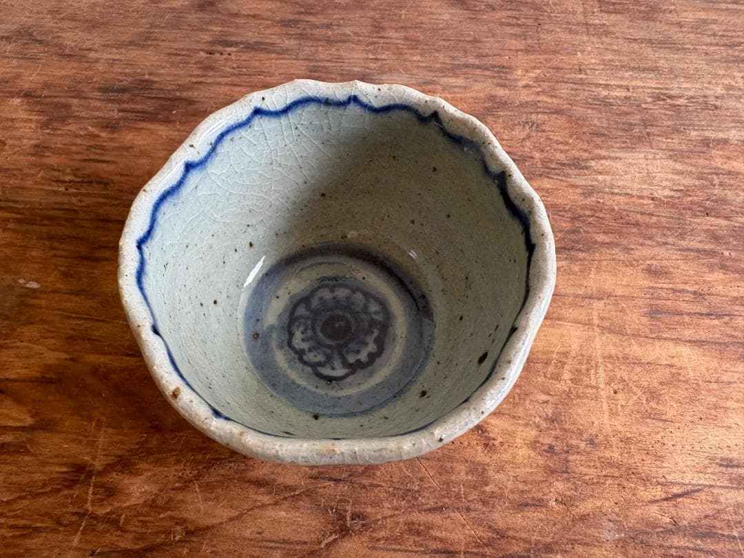 イムサエム　湯呑み　２客　花柄紋　輪花　未使用品