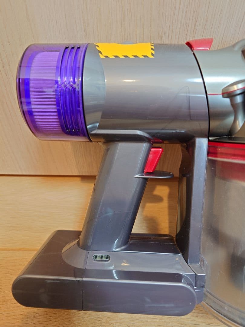 Dyson v8 slim fluffy スティッククリーナー コードレス掃除機