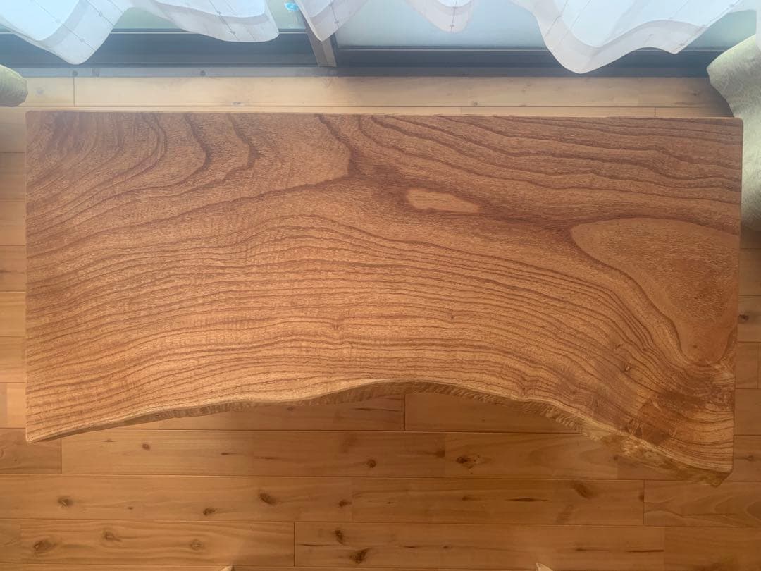 月うさぎ サイドテーブル、TV台(栴檀片側耳付一枚板天板)ワイルド一点物❣️