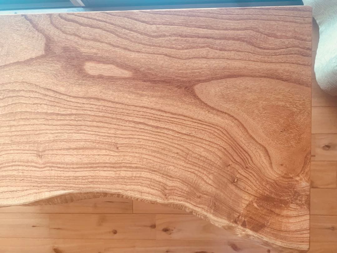 月うさぎ サイドテーブル、TV台(栴檀片側耳付一枚板天板)ワイルド一点物❣️