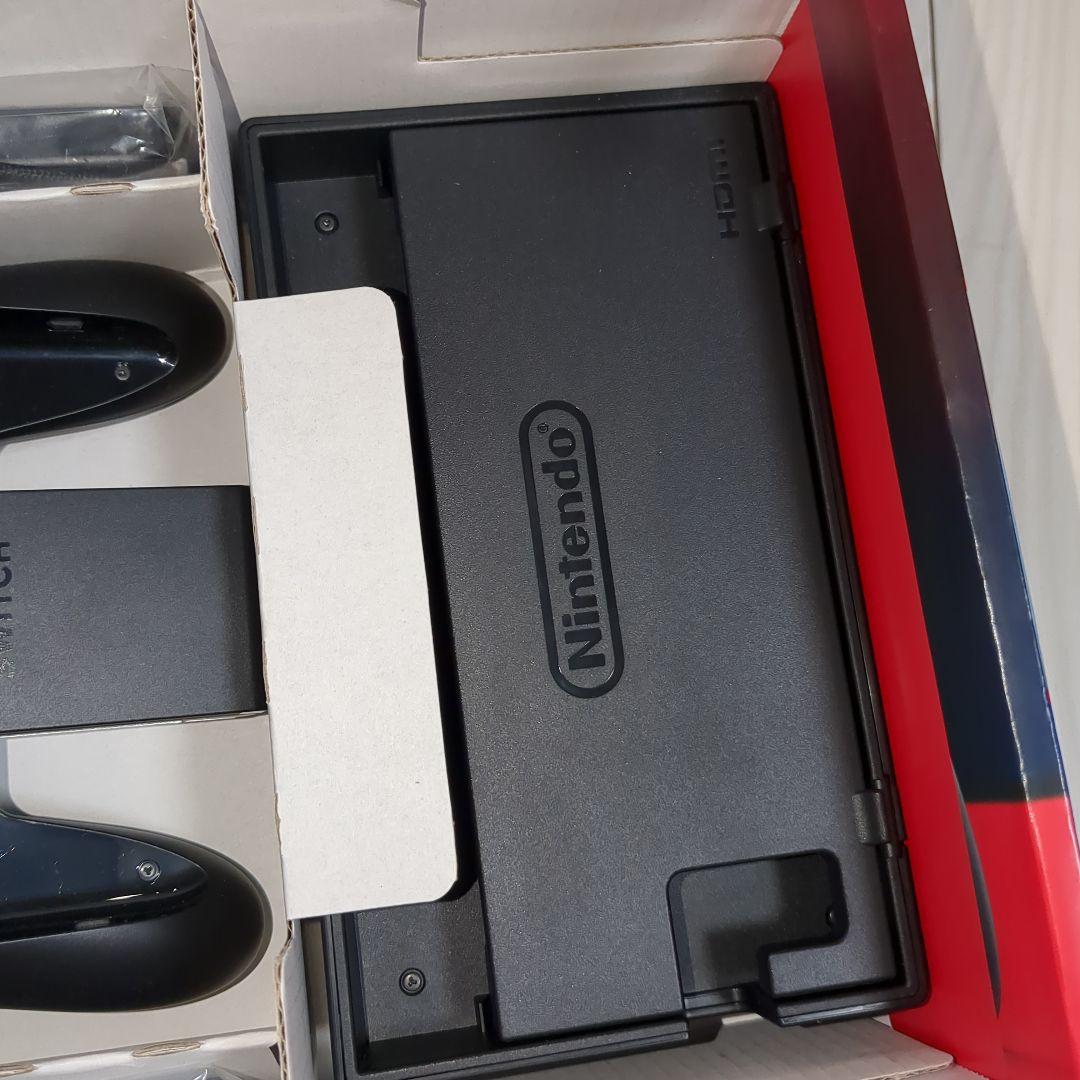 美品　2021年製　Nintendo Switch 本体 　ジョイコン付き