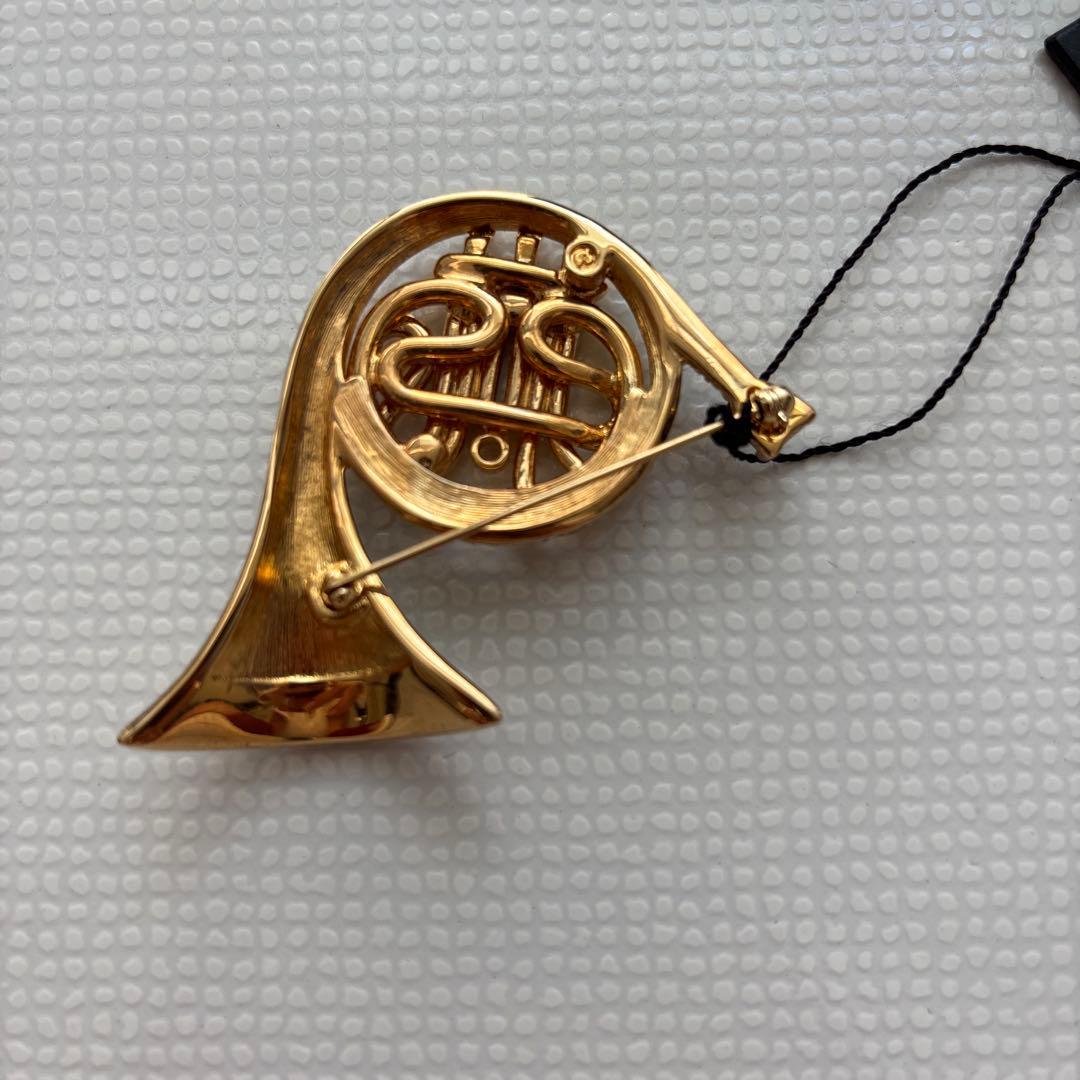 Swarovski ホルン型ブローチ