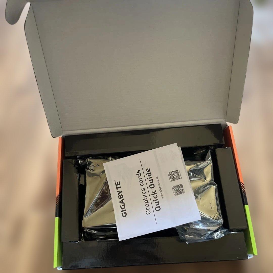 美品 RTX5060Ti WINDFORCE GDDR7ゲーミング クリエーター