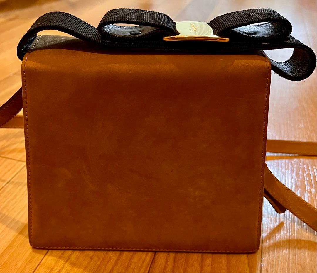 【Ferragamo】ショルダーバッグ　ブラウン