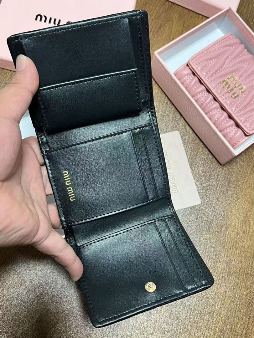 Miu Miu マトラッセ 三つ折り財布 ブラック