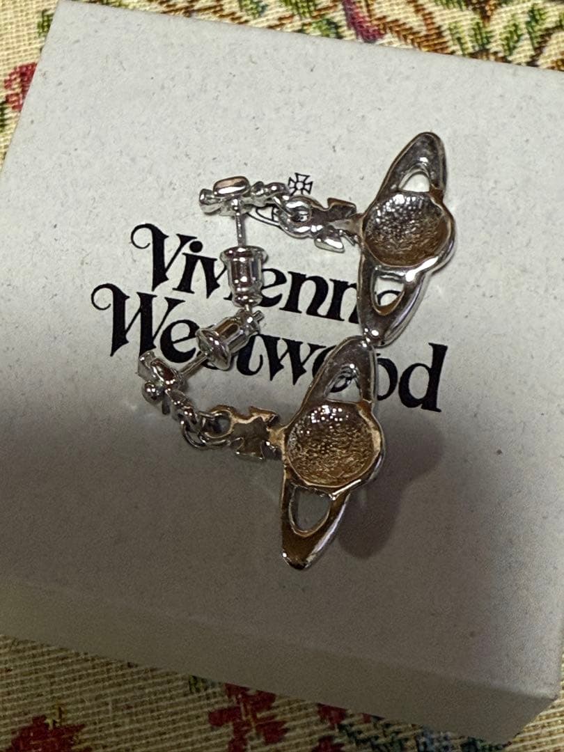 VivienneWestwood ミニバスレリーフピアス