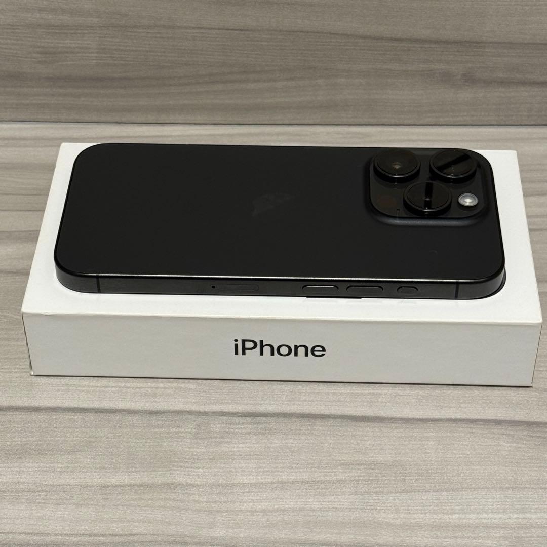 iPhone15 Pro 256GB simフリー ブラックチタニウム