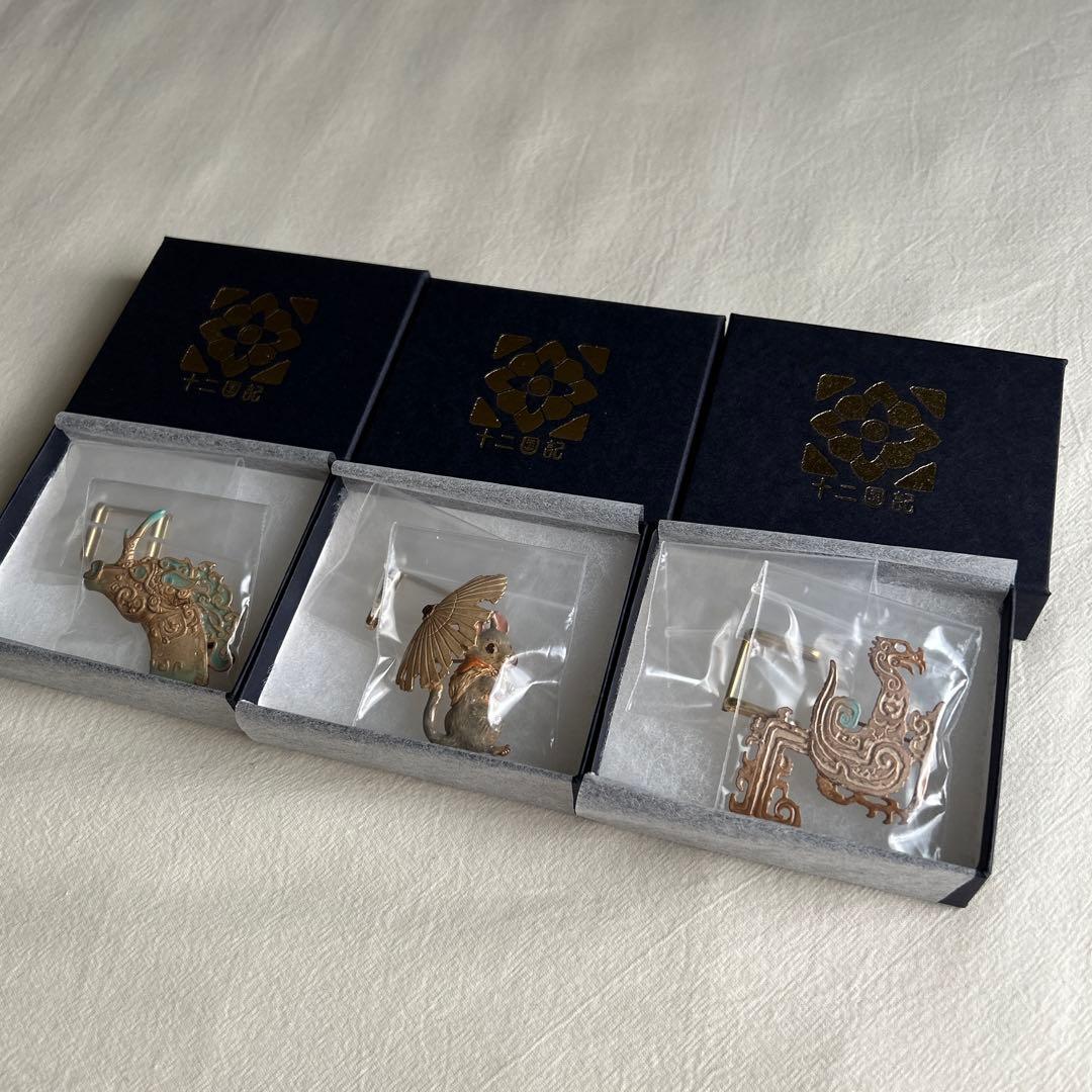 「十二国記」ブローチ 麒麟・楽俊・蠱雕　3点セット