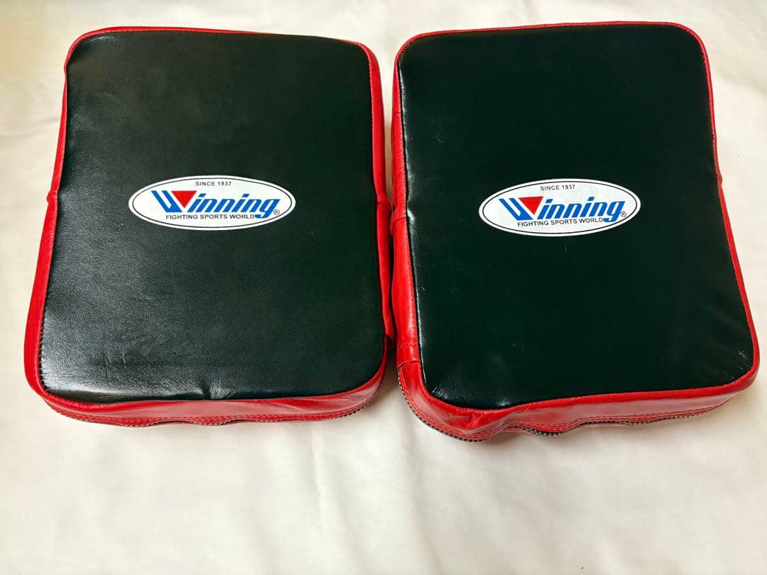 Winning パンチングミット 赤/黒 手袋付き