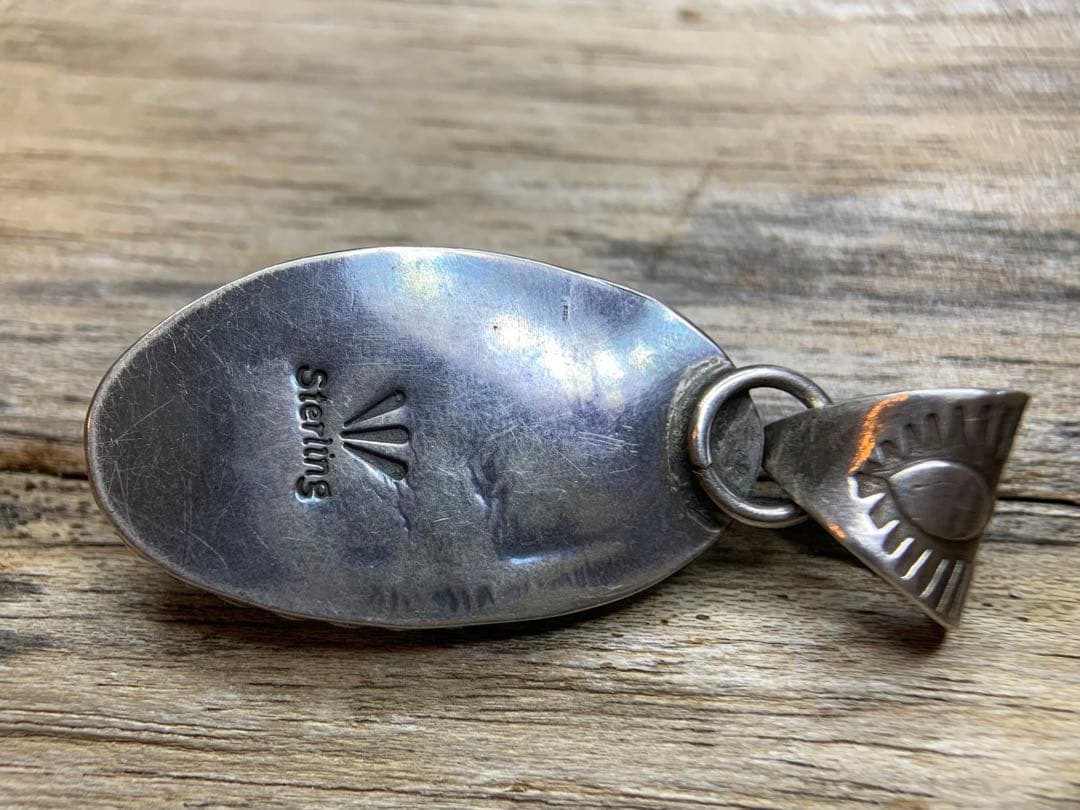 【期間限定値下げ】ターコイズ・ペンダント　ホワイトバッファロー 　tn718