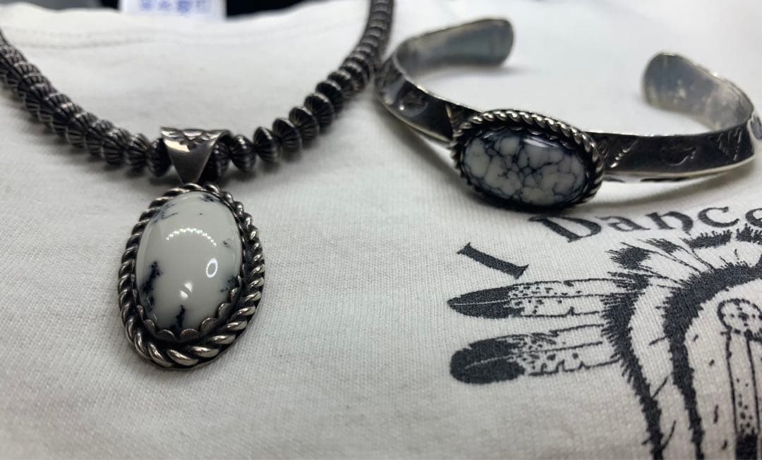 【期間限定値下げ】ターコイズ・ペンダント　ホワイトバッファロー 　tn718