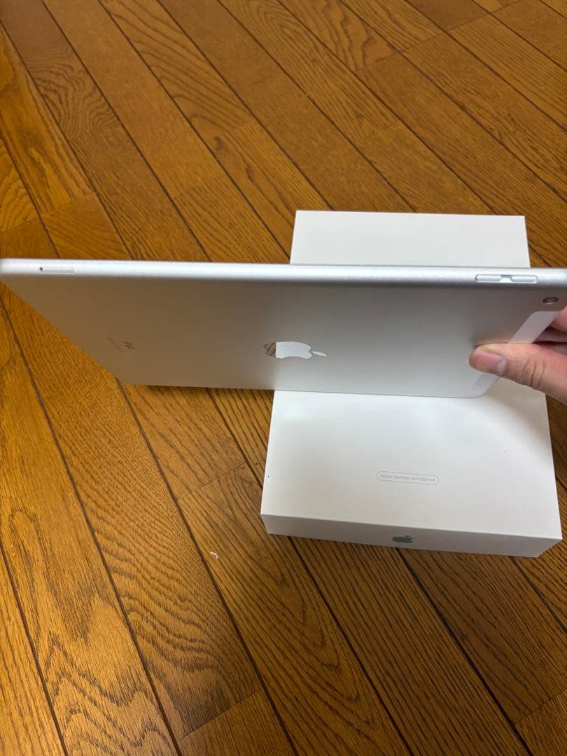 Apple iPad 第8世代 32GB simフリーバテッリ容量−94%