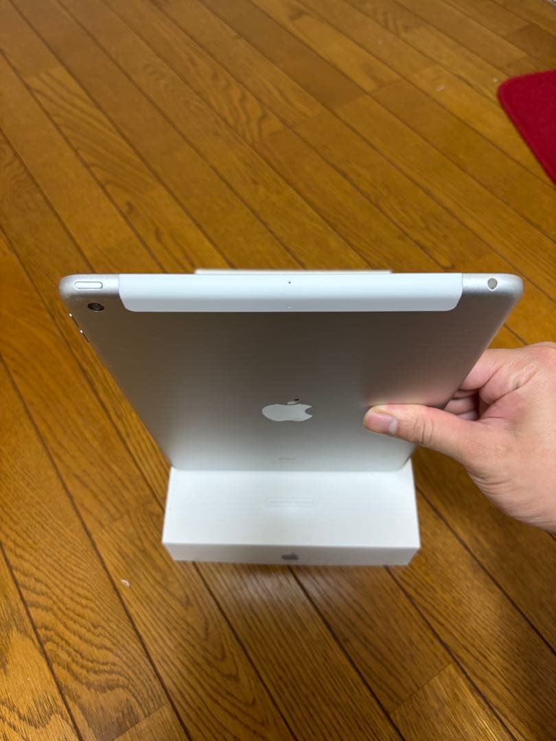 Apple iPad 第8世代 32GB simフリーバテッリ容量−94%