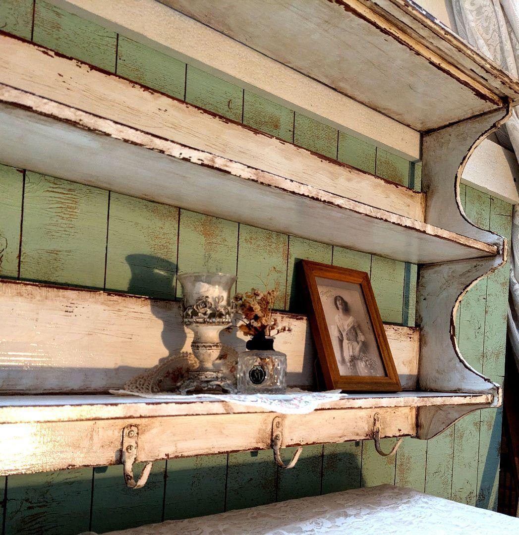 アンティーク風ホワイト木製シェルフ