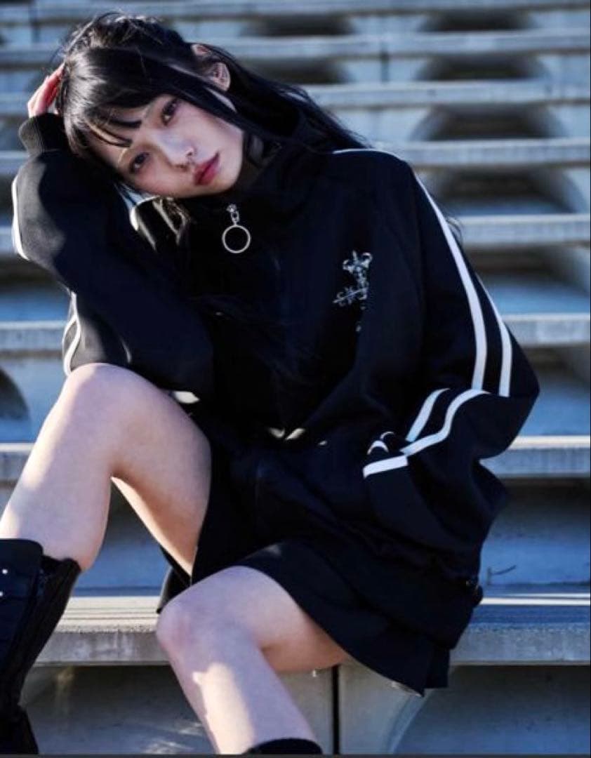 新品紙タグ無♡今期商品REFLEM/レフレム♡ポーチ付きジャージフリルスカート黒