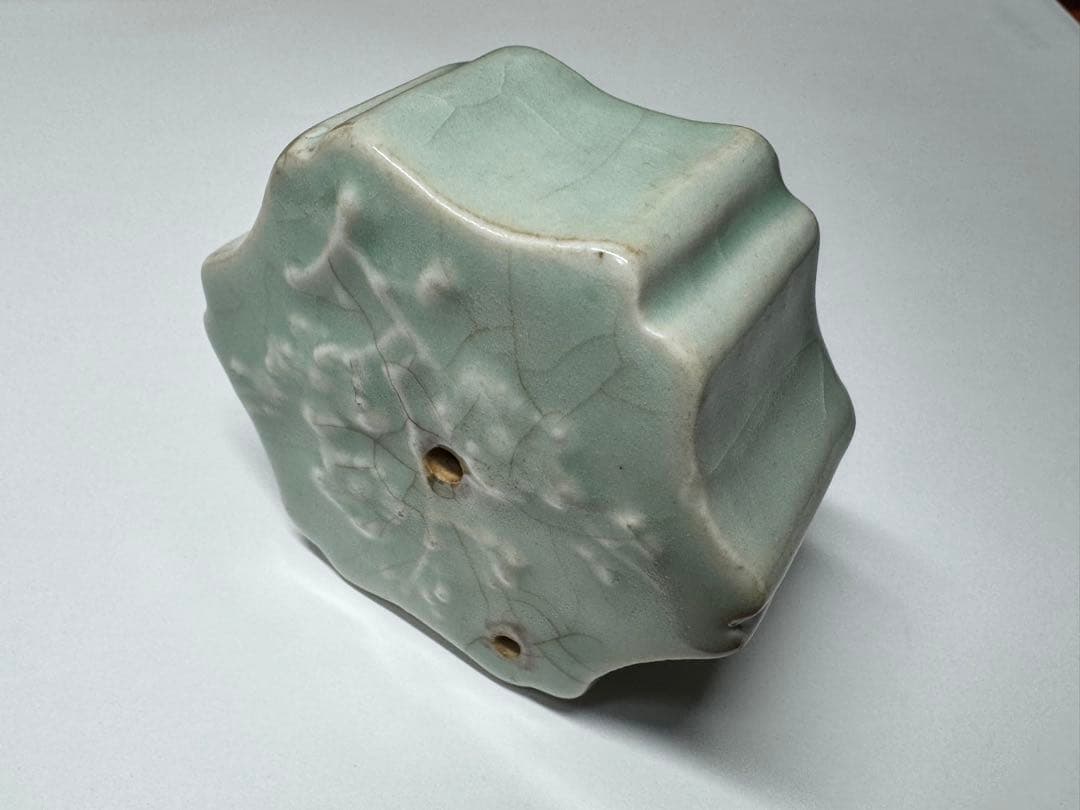 李朝　水滴　青磁　青磁桜花型梅花紋水滴