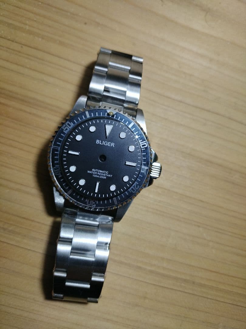 腕時計　BILIGER　Tマーク　ポインテッドクラウンガード　ワンオフ文字盤