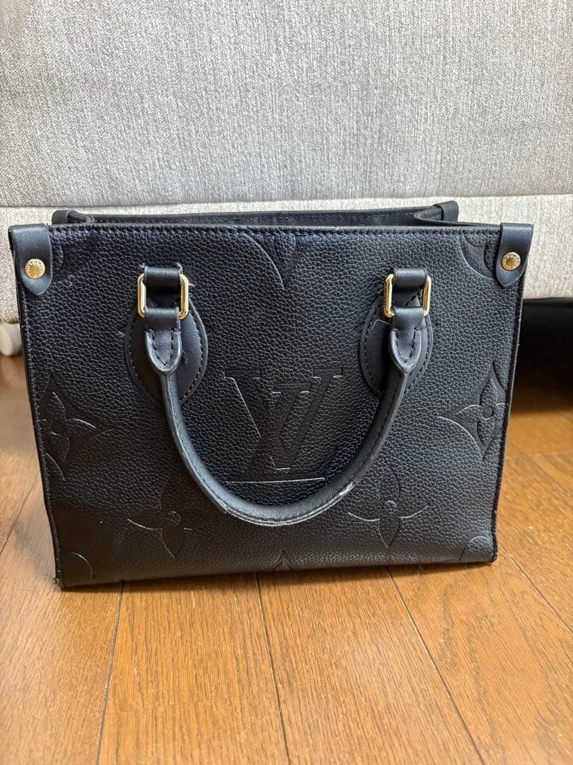 Louis Vuitton 黒 レザーハンドバッグ