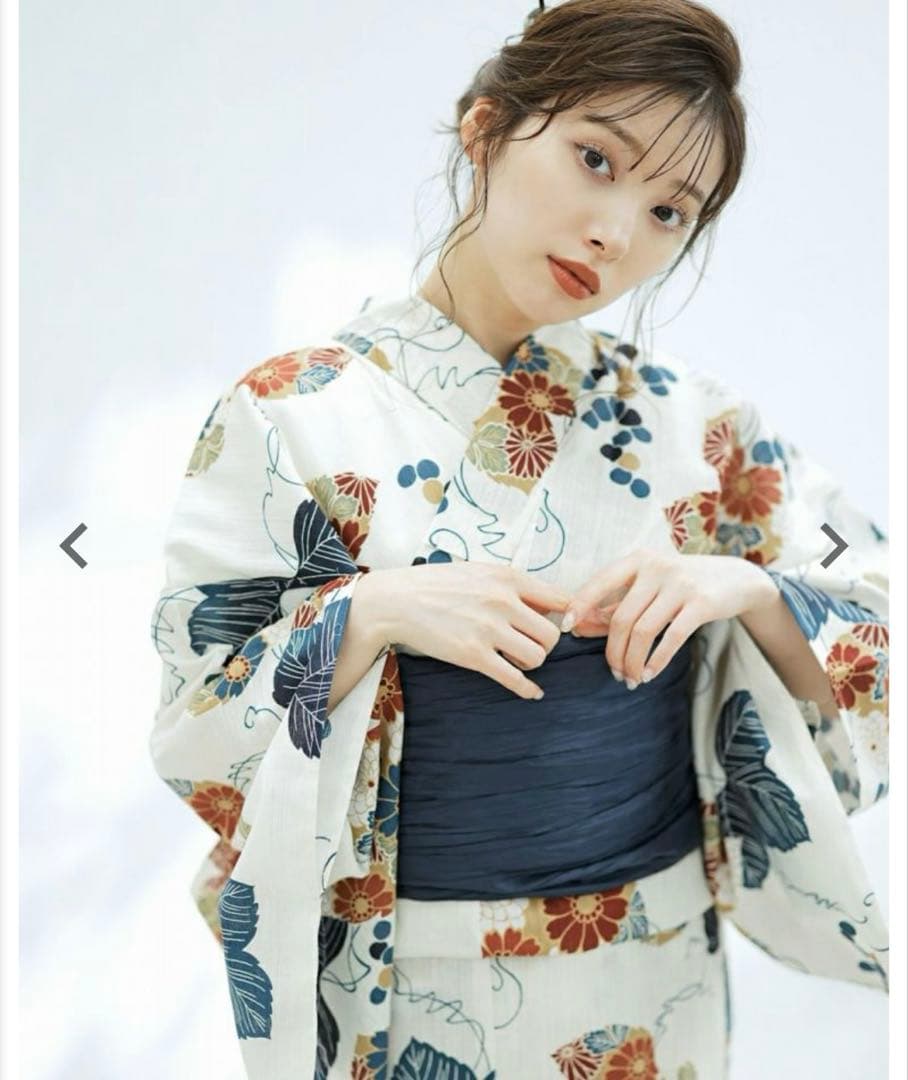 Dita 花柄浴衣・帯セット（白地・紺帯）