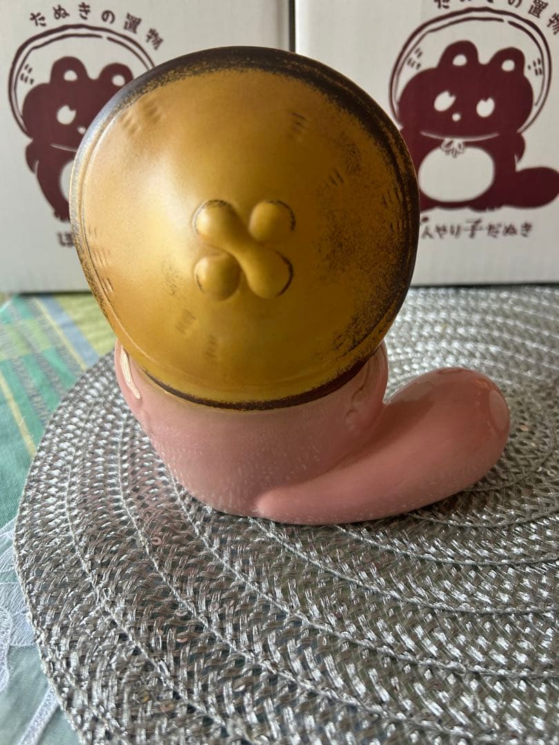 ヒダカナオト　ぼんやり子だぬき　陶器　開運　 ピンク　信楽焼き　置きだぬき