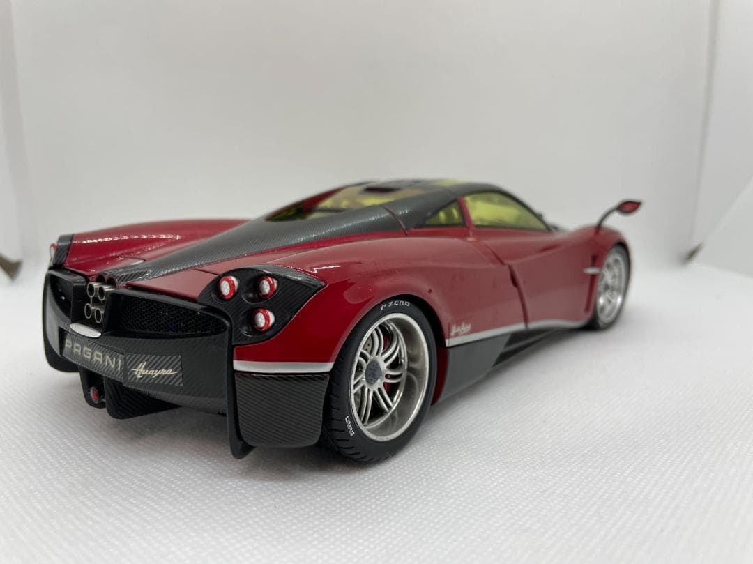 701-017 GT AUTOS 1/18 パガーニ ウアイラ Red