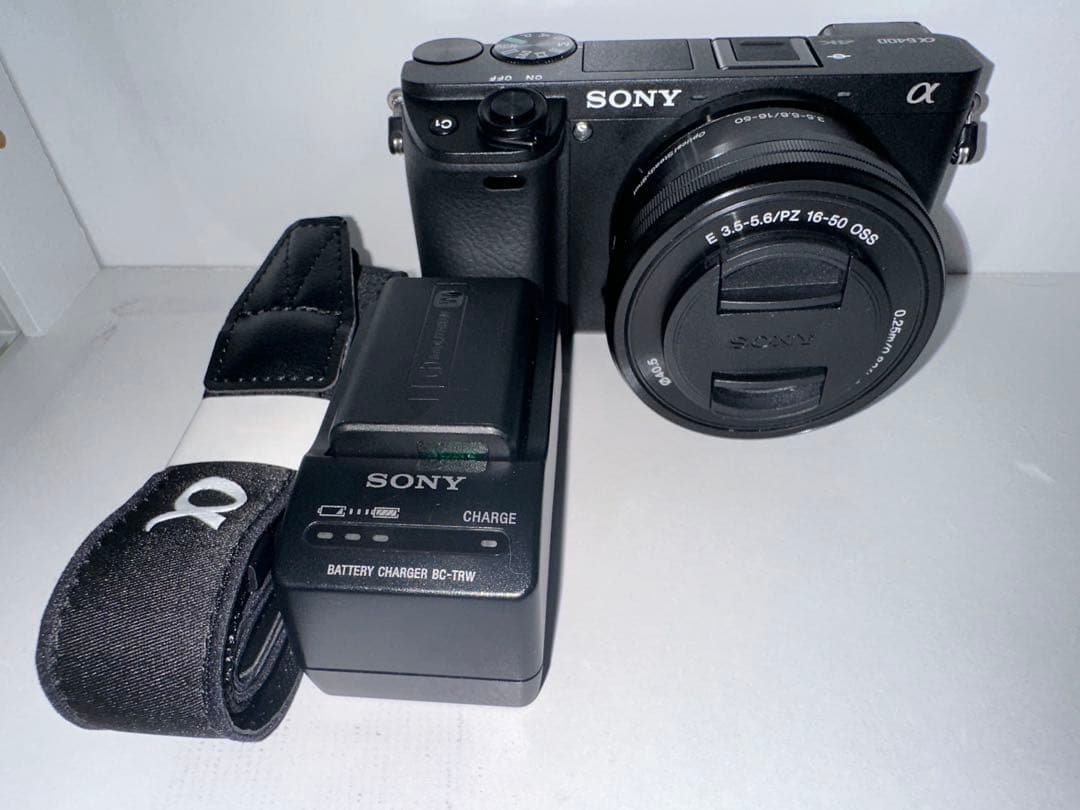 SONY α6400 パワーズームレンズキット　別売りバッテリーチャージャー付き