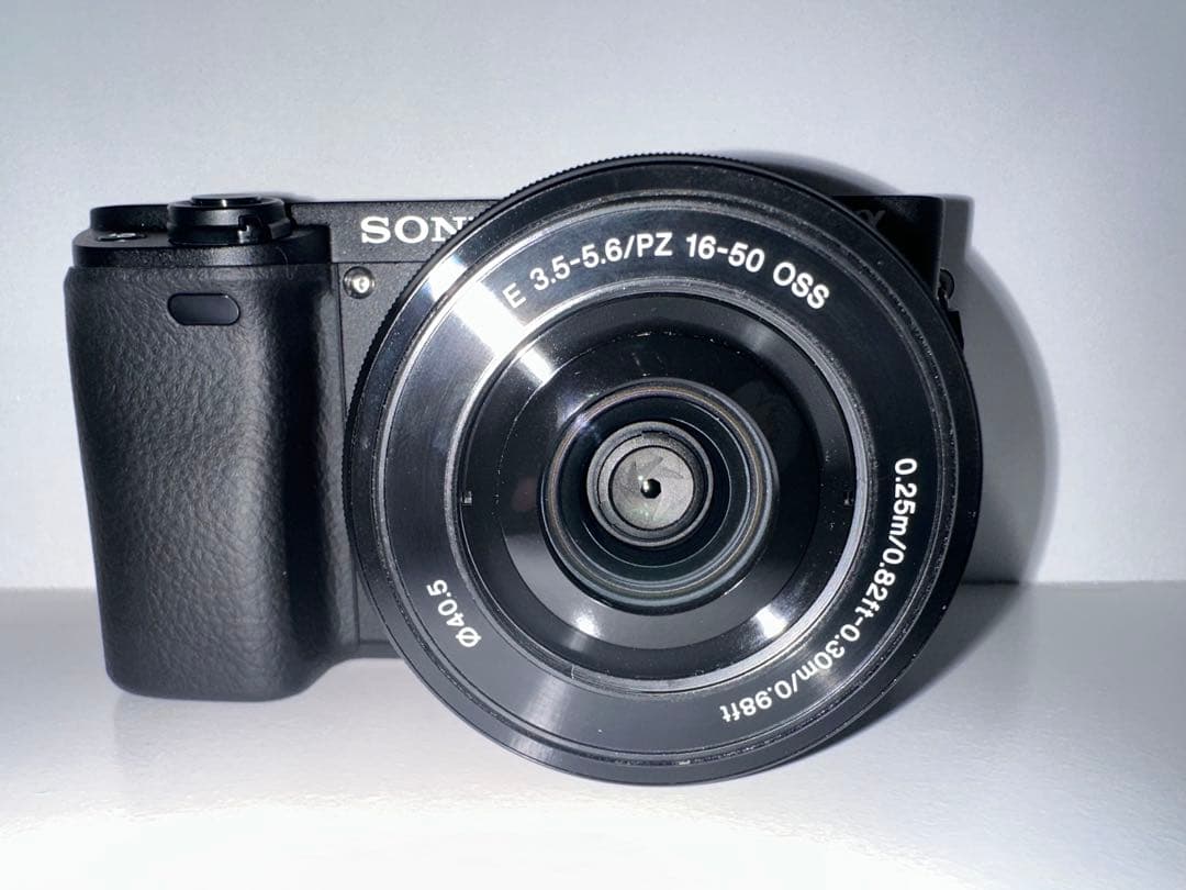 SONY α6400 パワーズームレンズキット　別売りバッテリーチャージャー付き