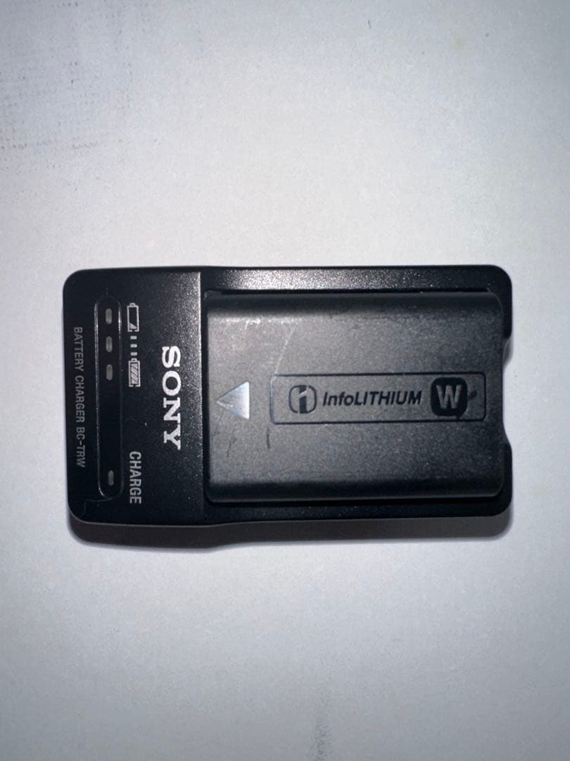 SONY α6400 パワーズームレンズキット　別売りバッテリーチャージャー付き