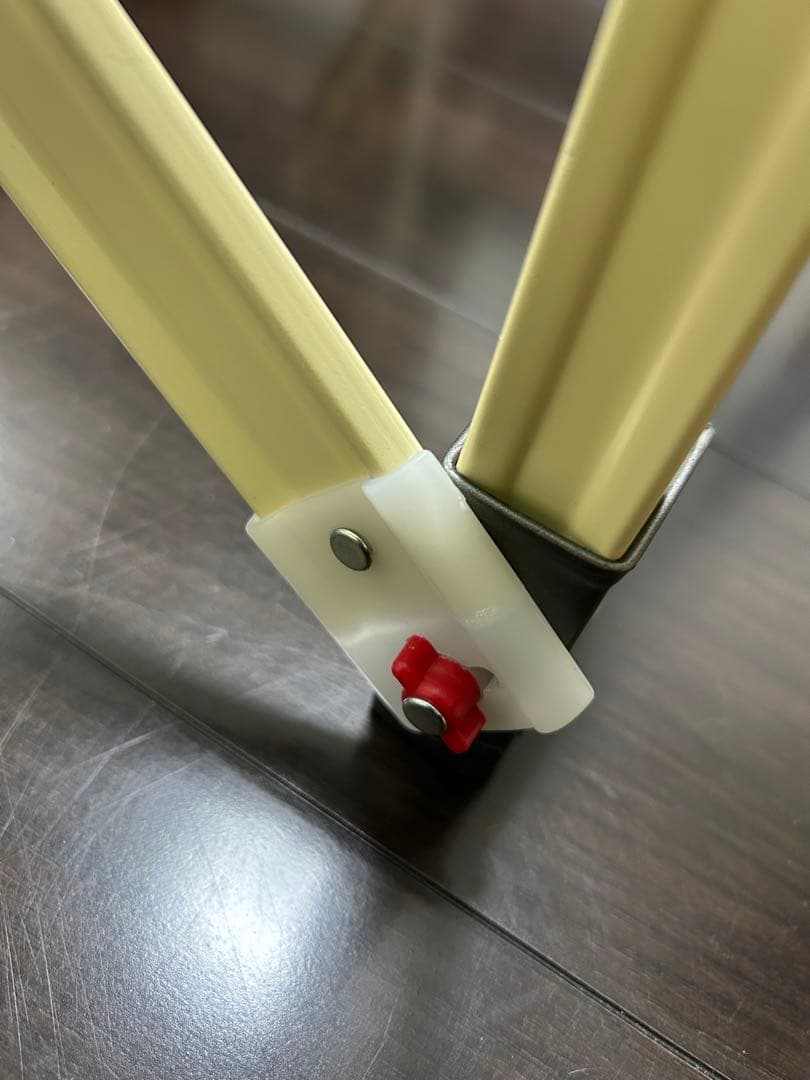 ひな壇 ホワイト 赤い刺繍布付き