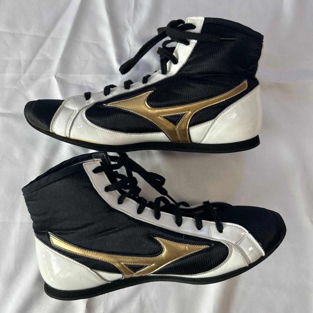 ミズノ　ボクシングシューズ ミッドカット ブラック/ホワイト/ゴールド