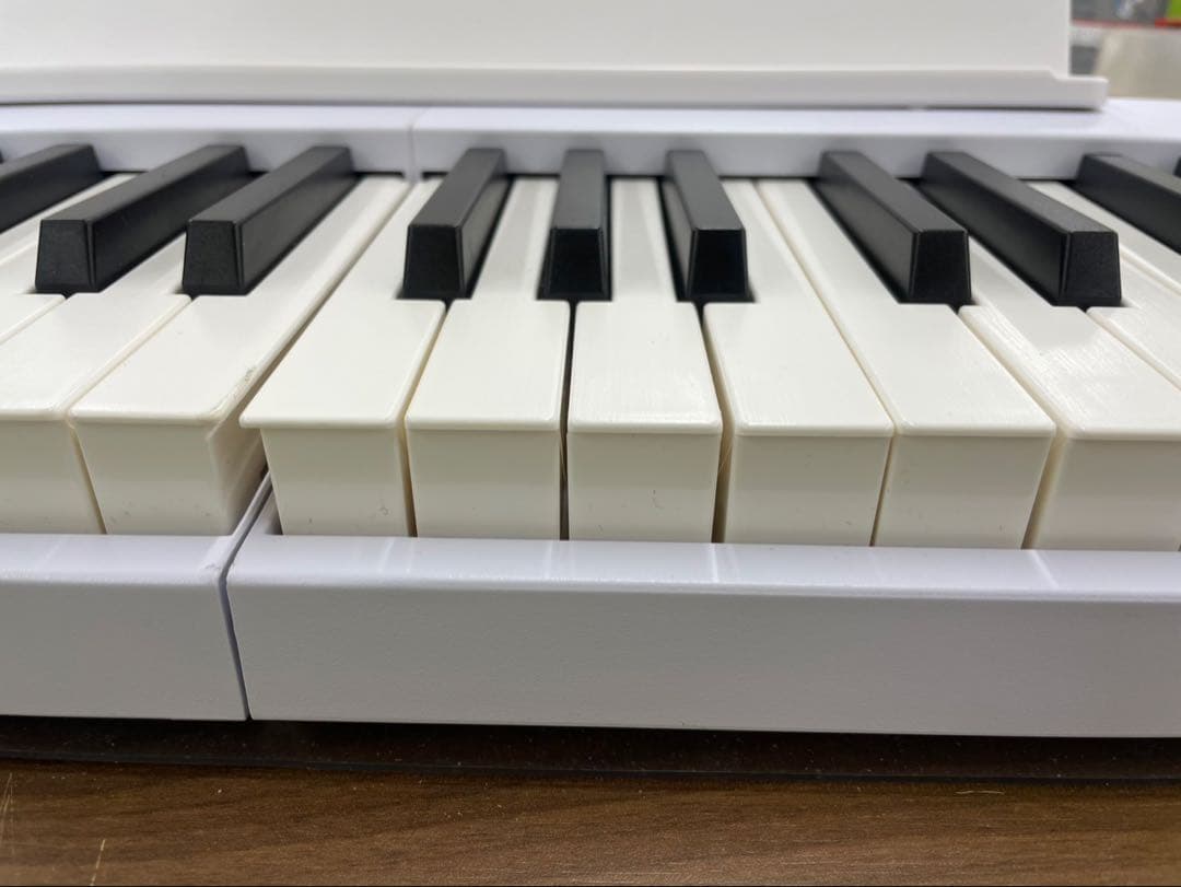 折りたたみ電子ピアノ　88鍵盤　充電タイプ　ホワイト