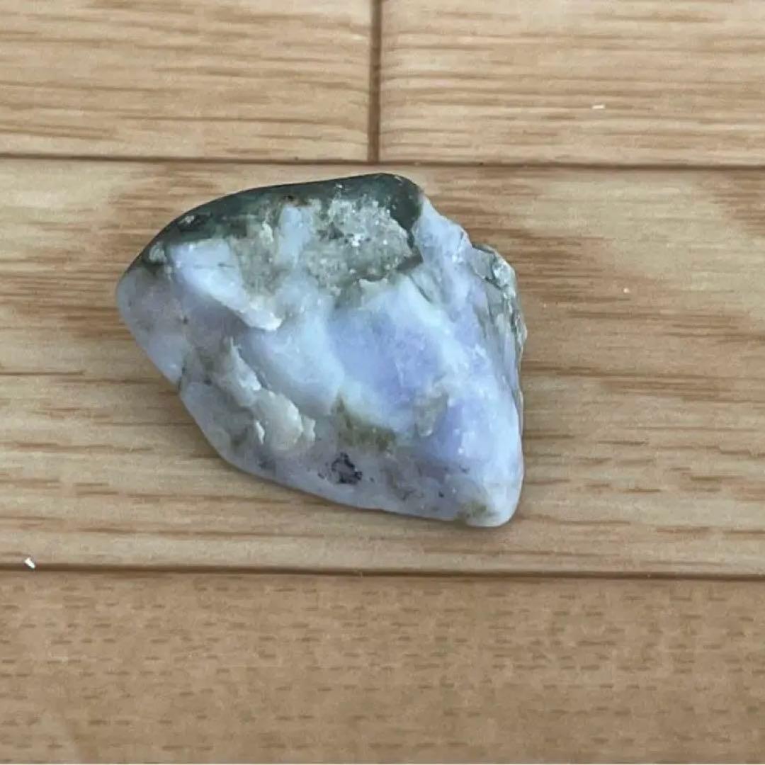 糸魚川　ラベンダー　蛇紋岩付き　翡翠原石