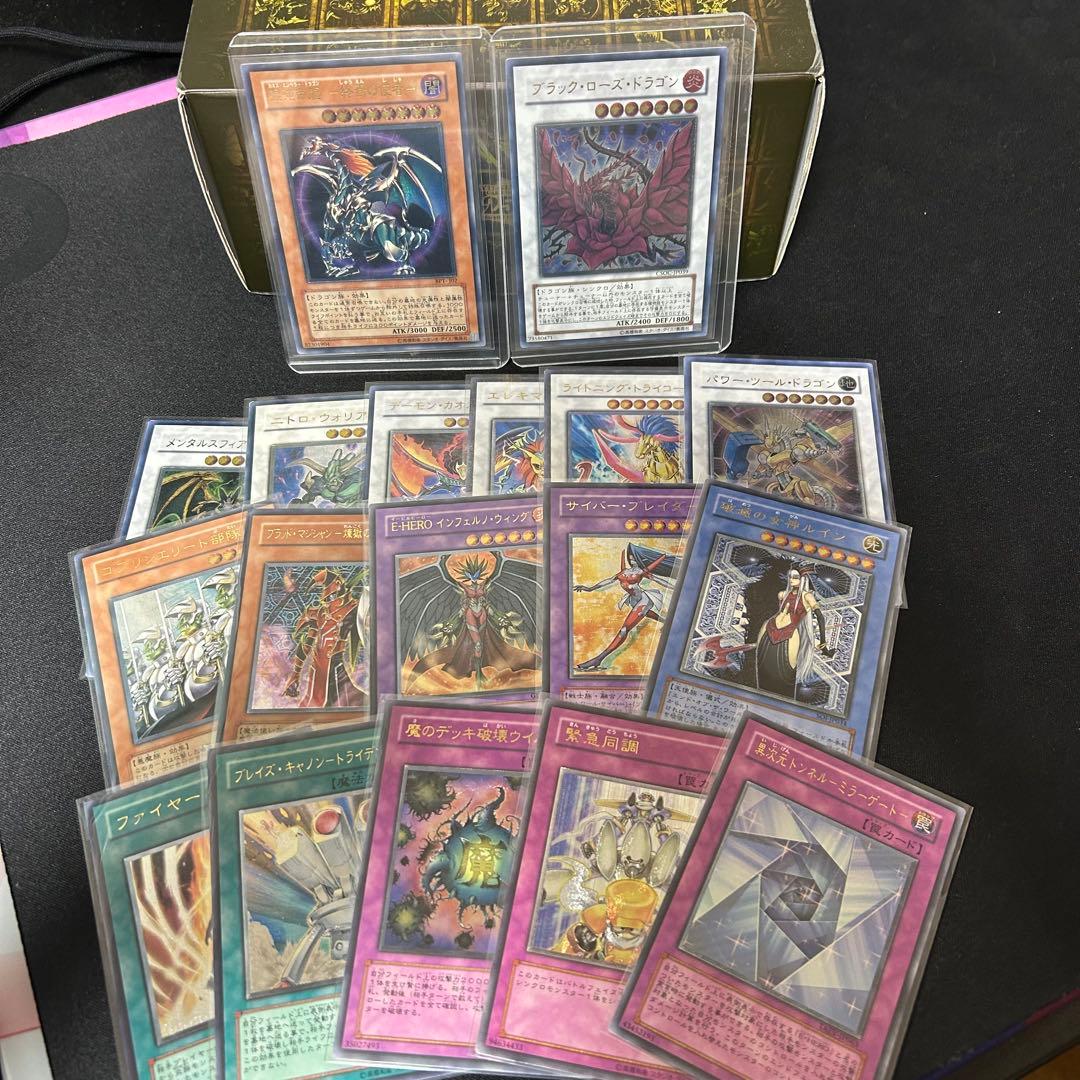 ブラックローズドラゴン　混沌帝龍　など　レリーフ　18枚　まとめ売り