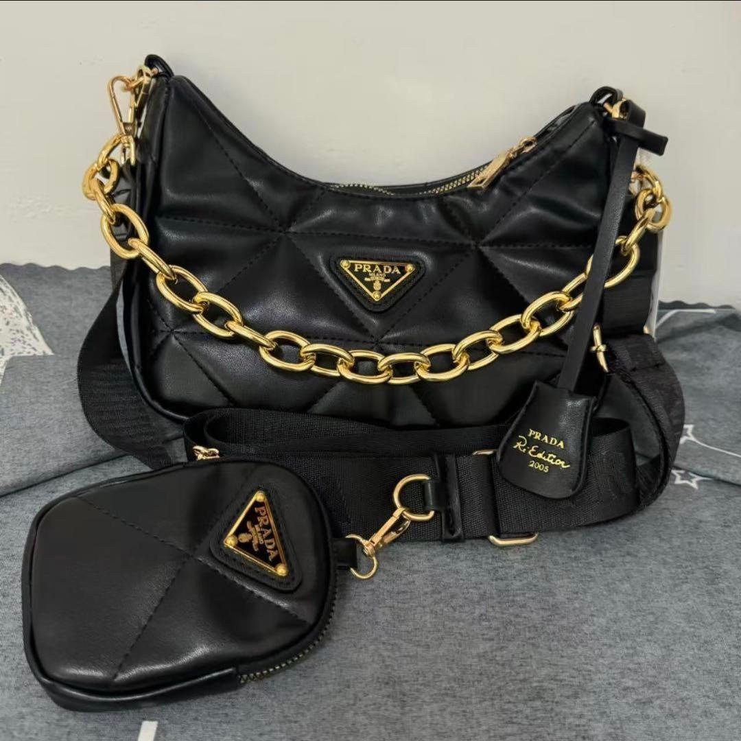 本日のみ値下げ！PRADA ブラック ノベルティーショルダーバッグ